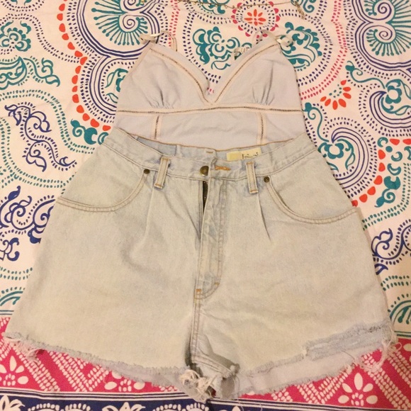 BABY BLUE CAMI WITH EYELET DETAILS - Picture 2 of 7